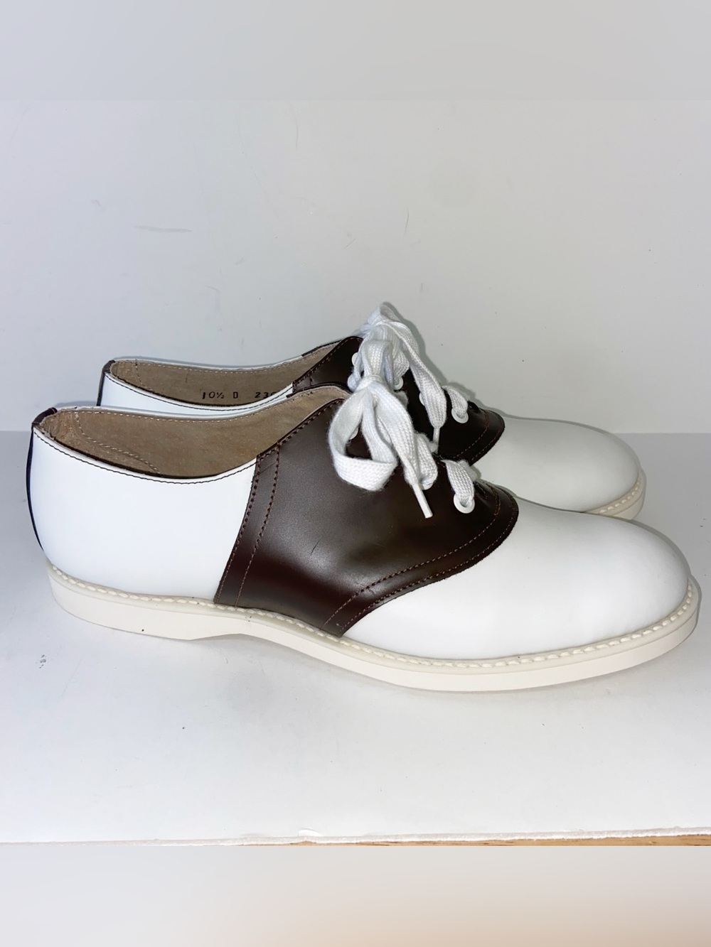 Muffys Saddle Shoes Womens Size 10.5 D White Brown Rockabilly Retro Leather
Good